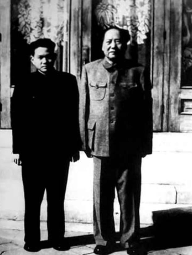 1964年，李银桥被调到天津工作，临走前毛主席给他写了一幅《<em>七律</em>•<em>长征</em>》省委书