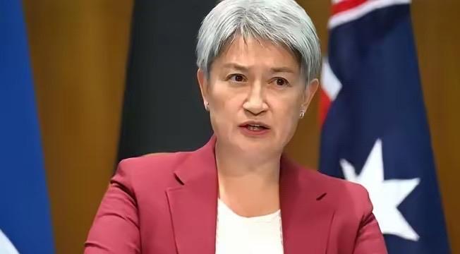 澳大利亚外长黄英贤发表声明。7月21日，她批评中国在南海的行动"破坏稳定"，