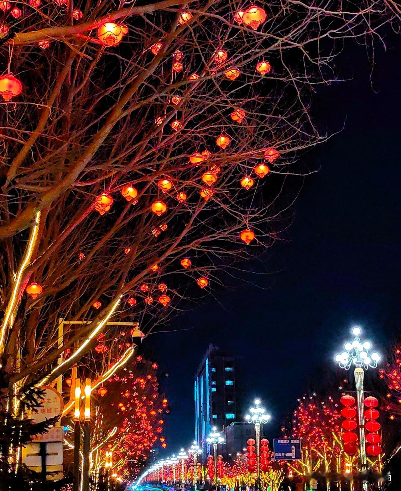 你认为年味越来越淡的原因是什么小时候盼过年，是盼新衣服、盼零食、盼不用写作业的热