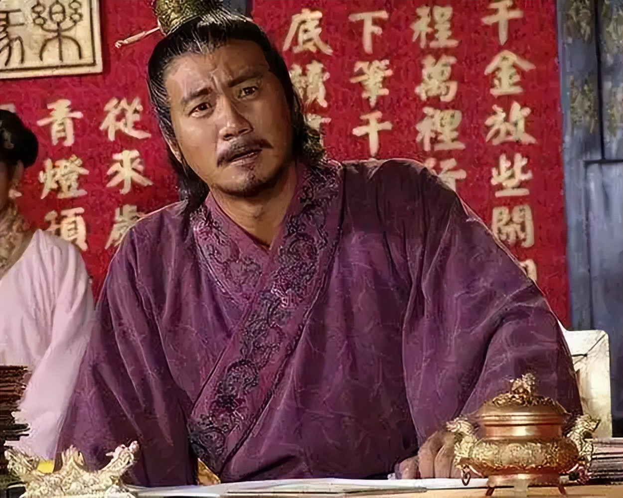 朱元璋吃饭的时候，吃到了头发，当场下令处死厨子，厨子说了8个字，不仅逃过一死，还