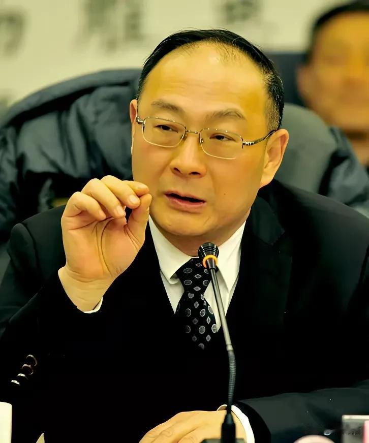 金灿荣解释为何不着急收复台湾，我觉得老金说的很有道理。金教授说，军事上已经不是