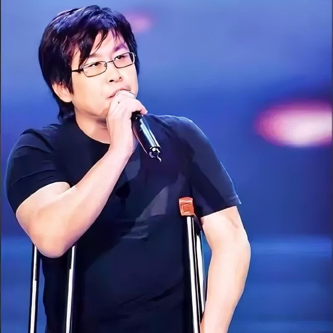 我怀疑过网上的各种流言蜚语，也怀疑过有人故意带深圳机场节奏，但看看了视频和照