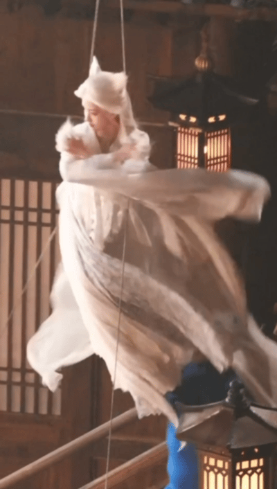 月鳞绮纪双狐神级镜头这个双狐镜头就是我追这部剧的“导火索”！双狐的美让我一眼就