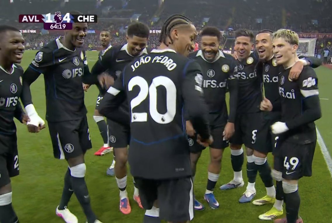 罗西尼尔：在开始讨论战术或体系之前，你需要一群愿意为彼此奔跑和战斗的球员。在我执