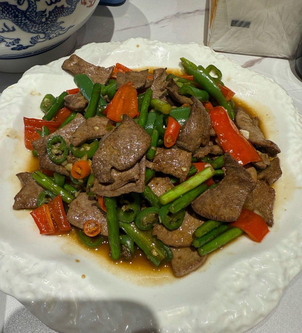 为什么欧美国家不炒菜而只有中国炒？说白了就一句话：因为他们历史上没有能炒菜的