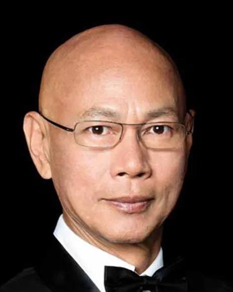 原来我以为罗家英是大度，现在才知道他其实是暗示。汪明荃财产千万，准备身后捐给慈善