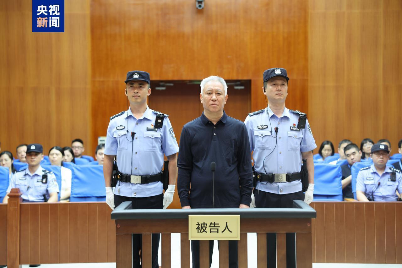 许老板造了那么多房子，却没有一间属于他的了。[微笑][微笑][微笑]