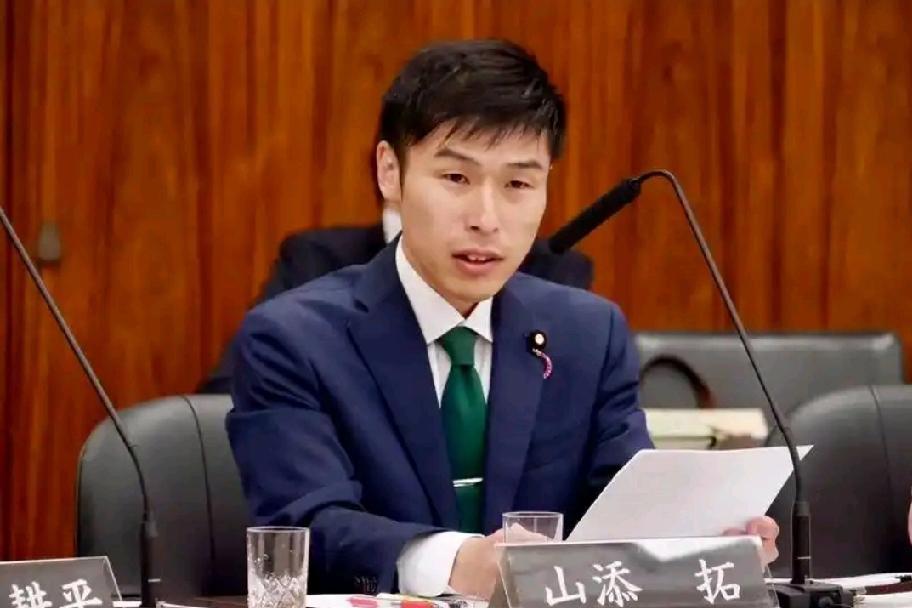 昨晚，日本共产党政策委员长、参议员山添拓发文:“真正的问题是日方官员发表了关于拥