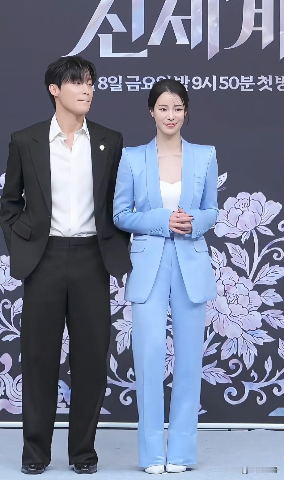 韩媒炸锅！林智妍新剧发布会生图，和男主同框状态引争议林智妍最新韩剧《新世界