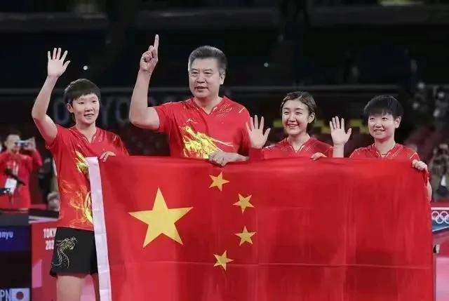 看看世界排名，这也许是陈梦被踢出国乒的原因吧，在东京奥运会后，陈梦积分一度高达1