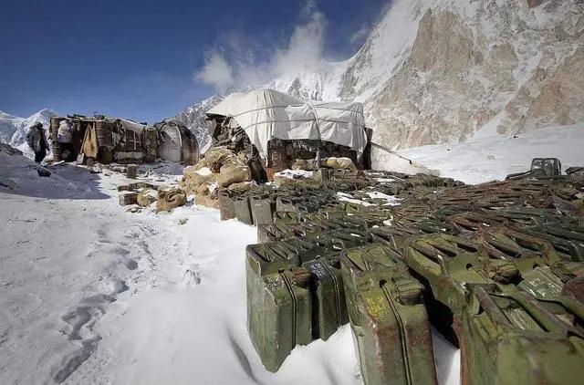 印度摊开中印边境地形才看懂：南侧翻山向上难，中国占的不是一座山，而是一整套高原纵