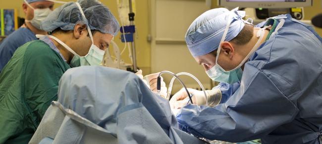 甲状腺良性结节的处理方法，观察、手术、消融体检单上“甲状腺三类结节”几个字，足