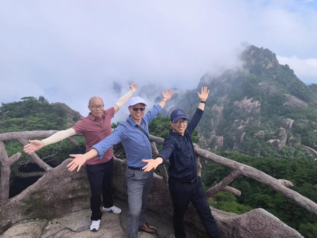暴走一天黄山，步数没破两万，我却有些悟了今天是7月23号，大暑刚过，正是一年
