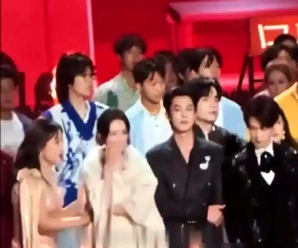 《桃花坞》节目组都懵了，直接取消预设任务！全赖孟子义……她想坐李雪琴旁边