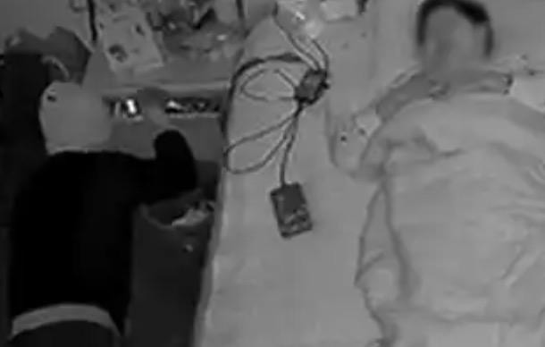 家里进贼了怎么办？湖北袁女士的做法堪称典范！袁女士家里住的是平房，而事发当天厅