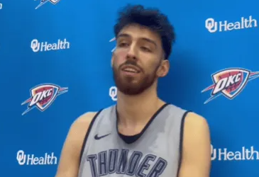 切特-霍姆格伦在今日接受了采访，谈到雷霆没有出现夺冠后疲软。切特说道：我们队里