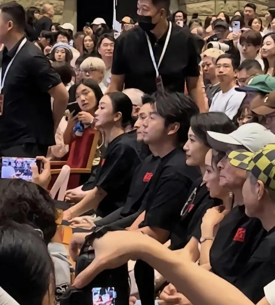 冯小刚新片《抓特务》首映礼，没有几个观众基本上全是娱乐圈记者冯小刚新片 《抓特