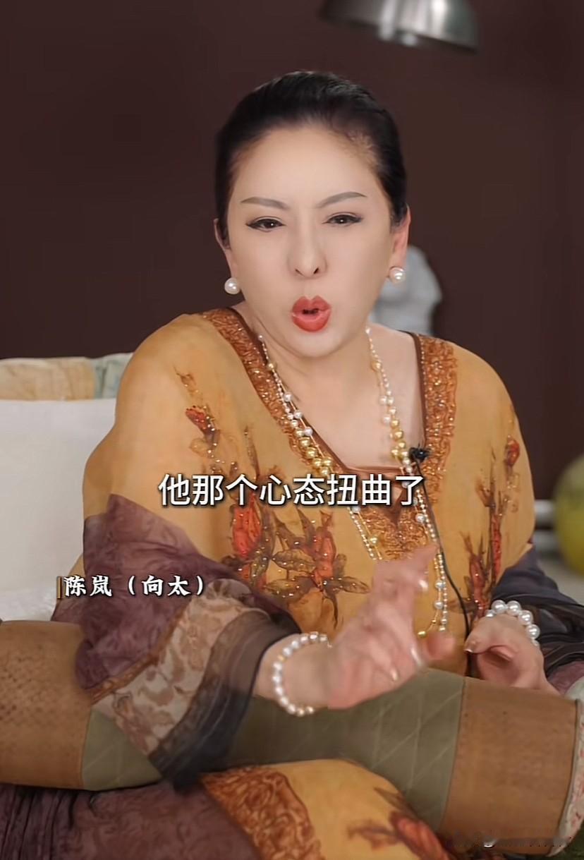 向太拿向佐和向佑做比较！提到向佑她说，他已经心理扭曲了！向太说曾经有公司的人