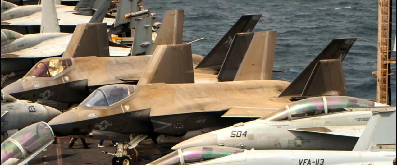 F35C上的三氧化二铁“涂层”。出海不到半年就如此“锈色可餐”[捂脸哭]难怪M国海