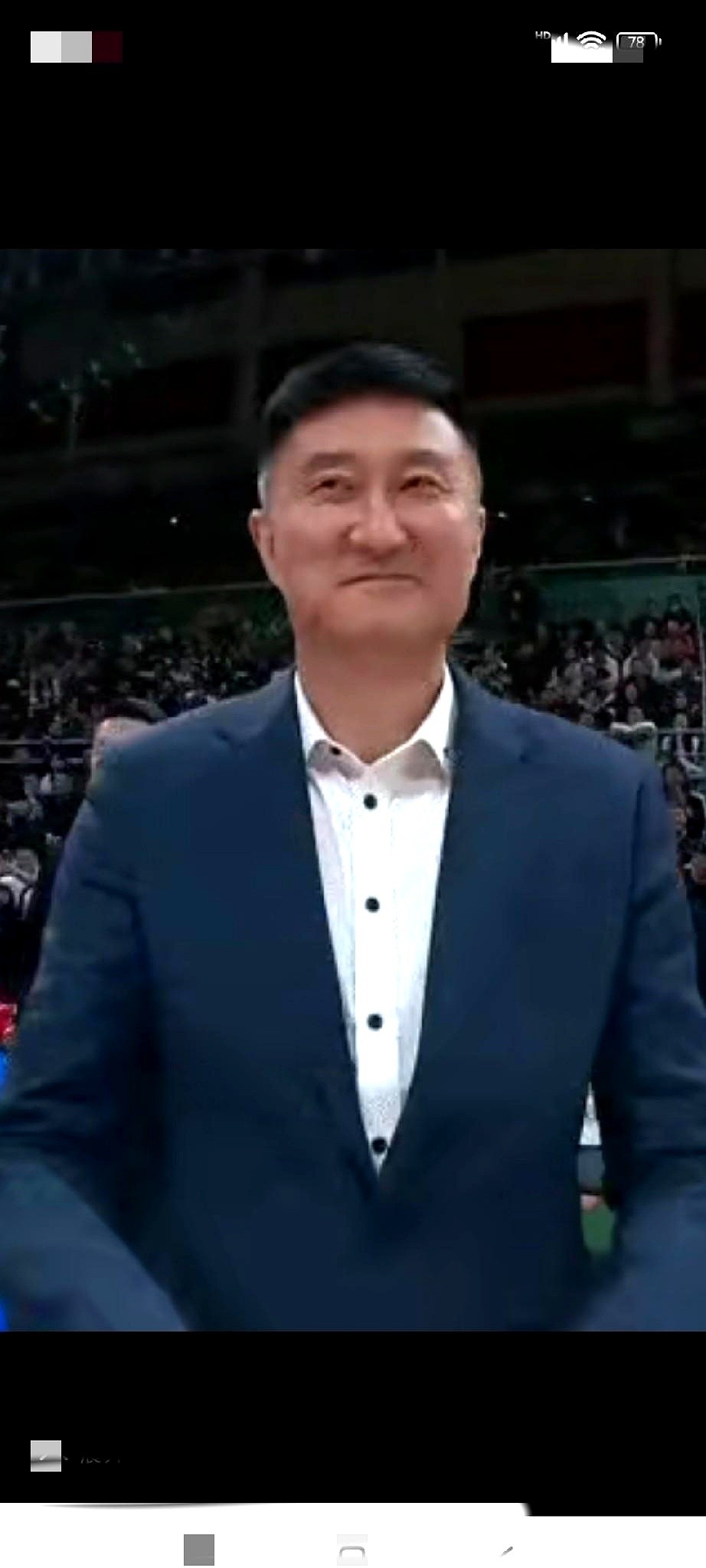 广东宏远的老板，绝对是个拿捏人性的顶级高手！前一秒还在风口浪尖挨骂的杜锋，下一秒就被按在了“总教练”