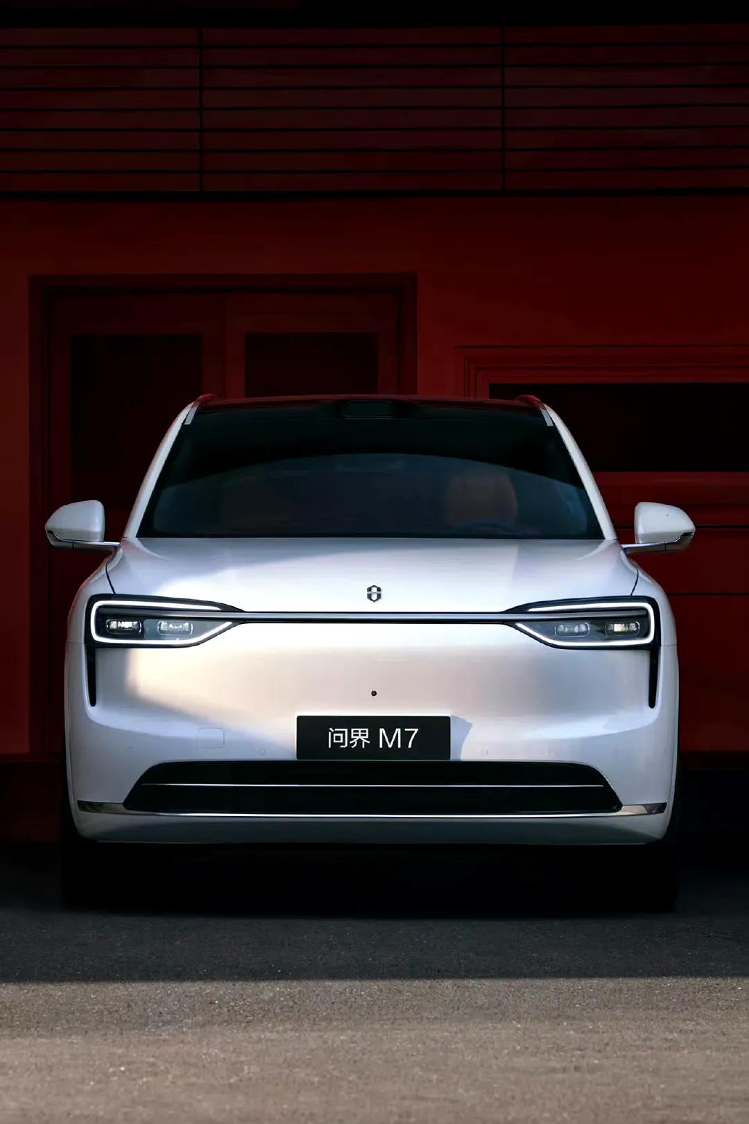 问界m7，前脸很原创，尾部很“理想”，问界M7的车头和车尾设计，单独看都很好，放