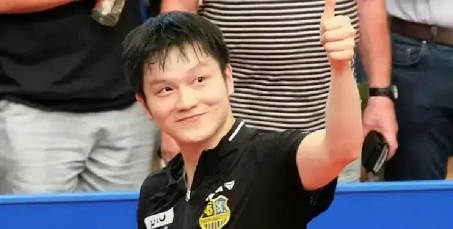 樊振东去德甲打工，首战3比0把罗马尼亚一哥奇里塔按在地上。前两局11比9、12比