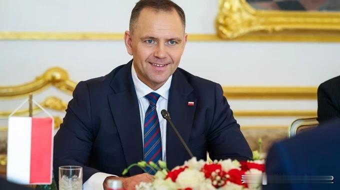 在欧尔班访问俄罗斯会见普京后，波兰总统改变主意取消与其会面波兰总统纳夫罗茨