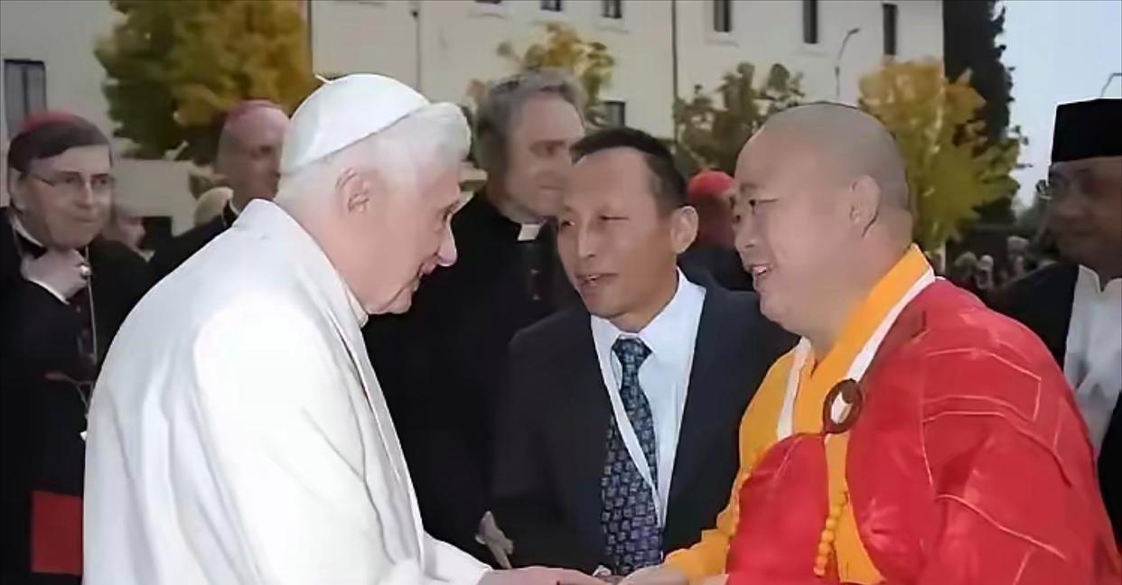释永信这种人被抓，倒不是因为他黑了多少钱，睡了多少女人，多少私生子，这些事情不是