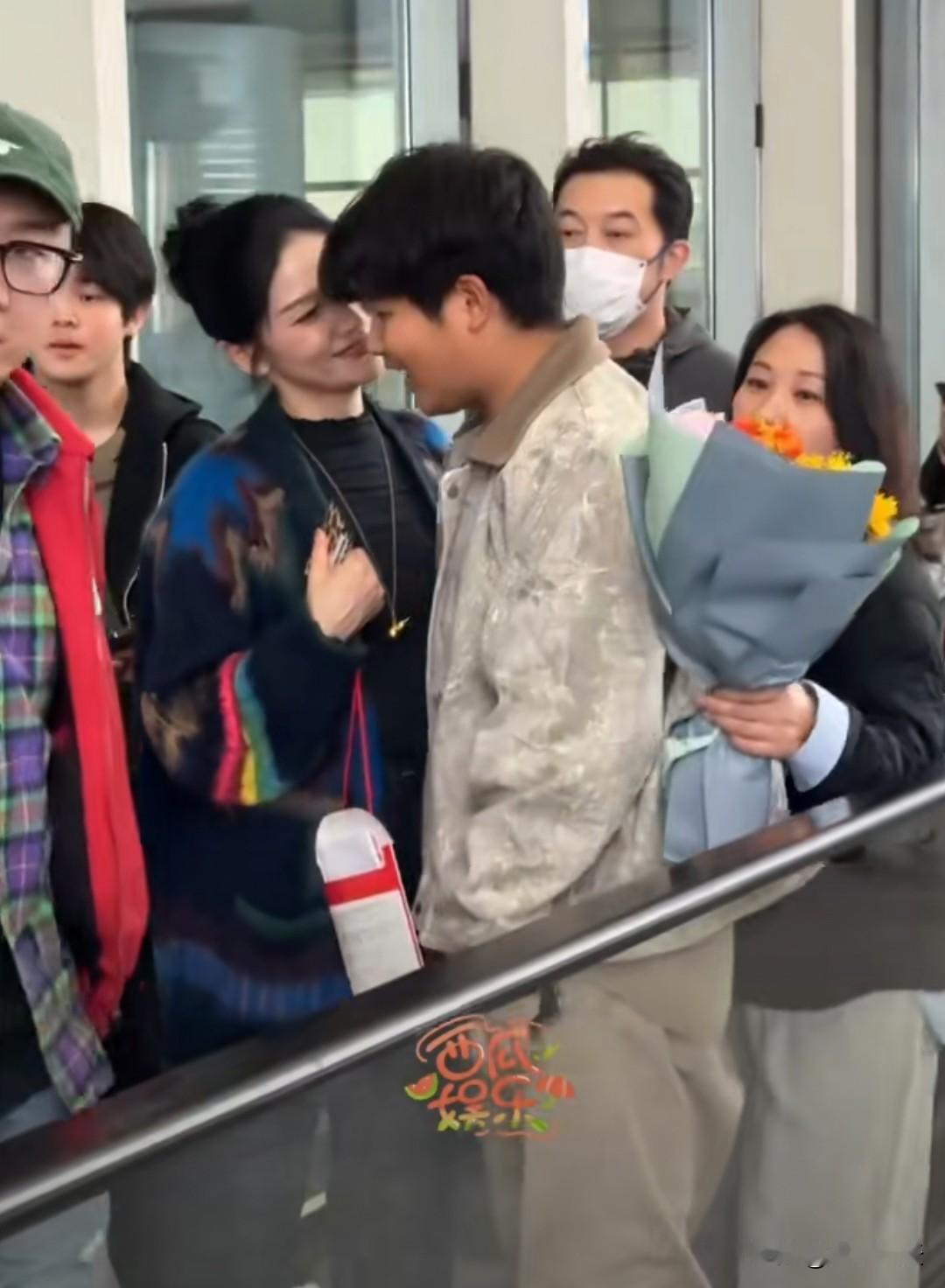 11岁这么高[呲牙笑]沙溢胡可的小儿子小鱼儿都11岁了，以前在《爸爸去哪儿》萌萌