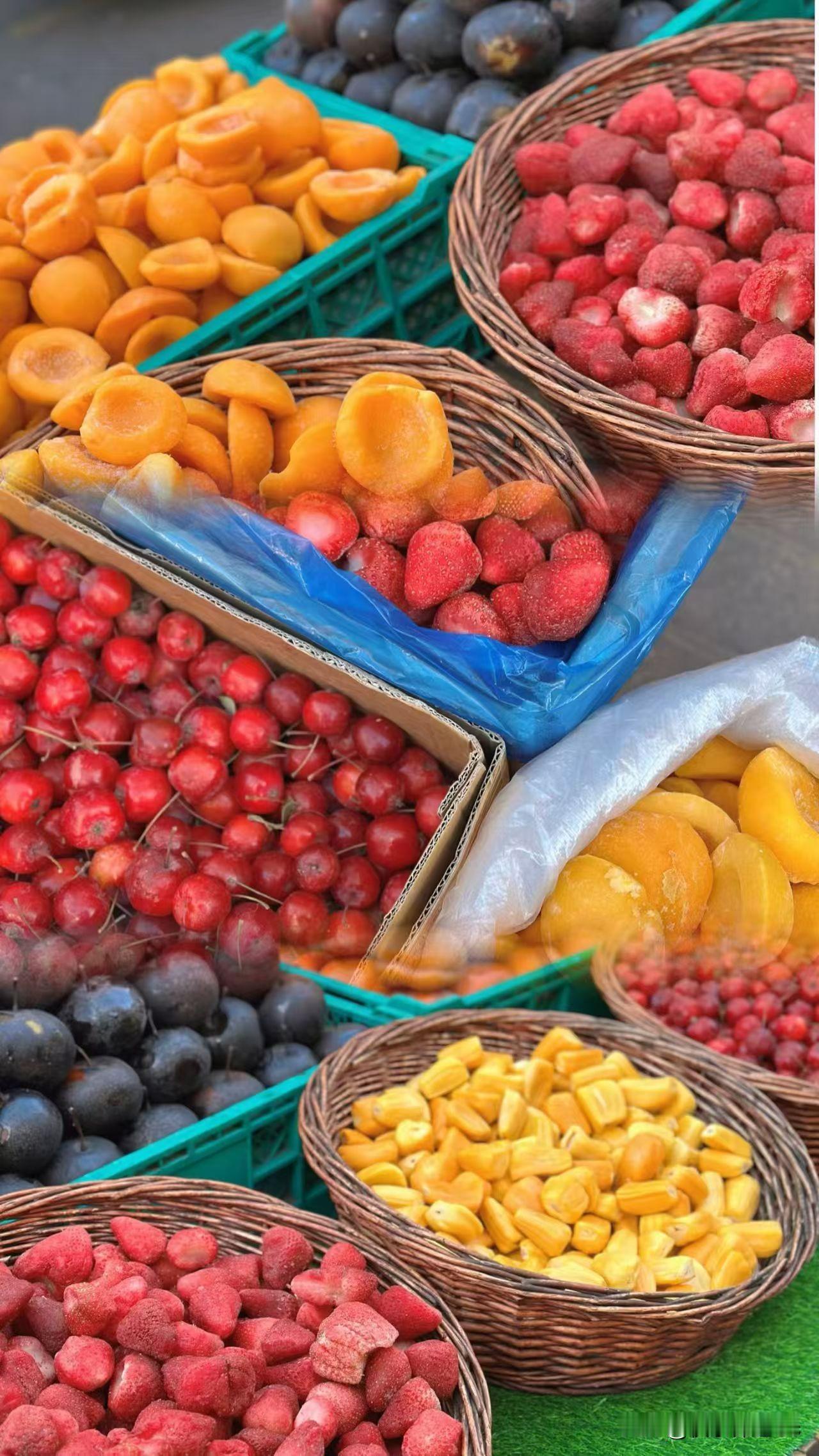 晒图笔记大赛今天和闺蜜去逛东北的早市，还好我穿的多呀。要不然就成冰棍了，哈哈哈！