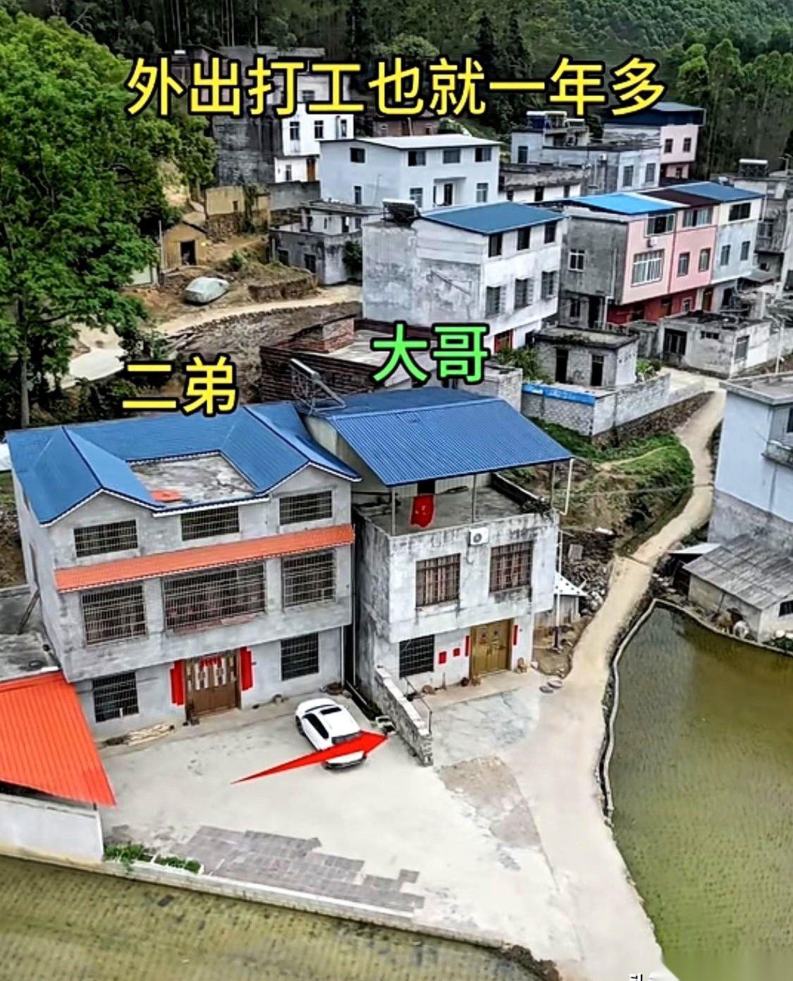 一年多没回家，我哥在我家院子中间，砌了半堵墙。真的，就半堵。不高不矮，不长不