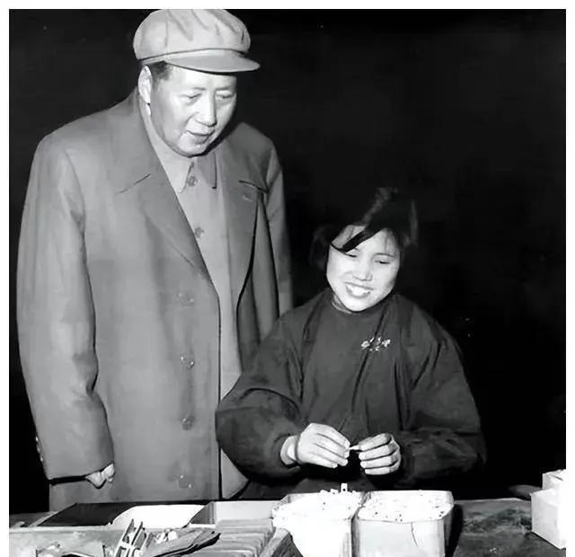 1958年，毛主席到沈阳二一三机床电器厂视察，到达之后发现工人态度冷漠，没想到只