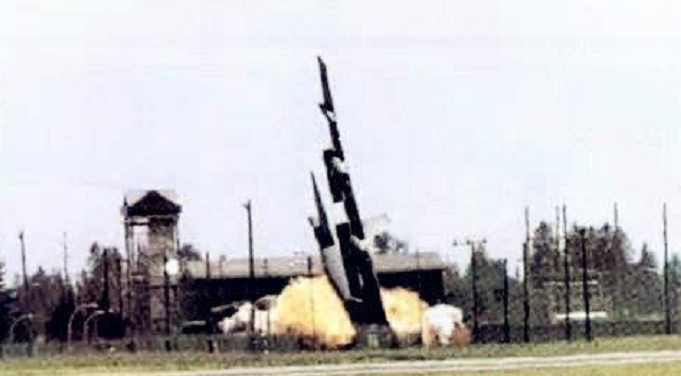 1994年，美国飞行员为了在俄罗斯同行面前“炫技”，提出用轰炸机进行表演，于是双