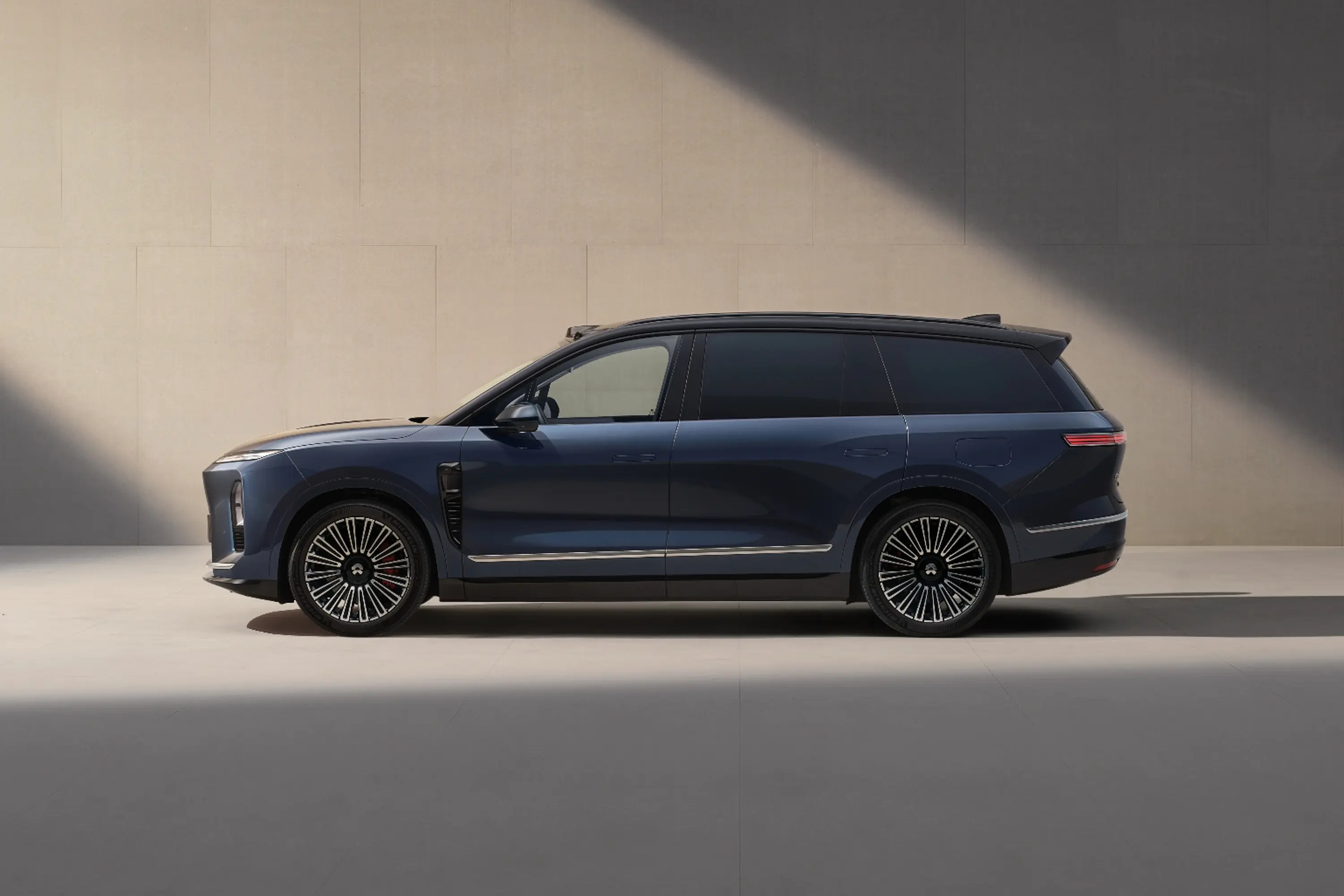 最近发现这款纯电SUV是真戳家庭用户，身边好多人订，70天交付破2万太能打了。三