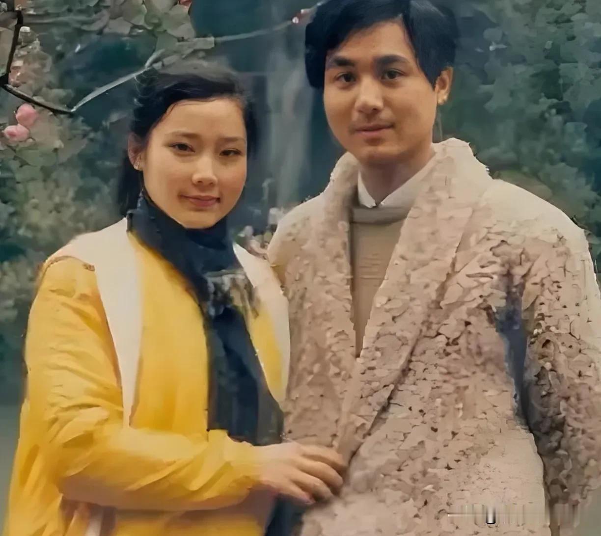 演员何赛飞说：“当年，我在决定和我老公领证时，我就很明确的告诉他，我对你没有过多