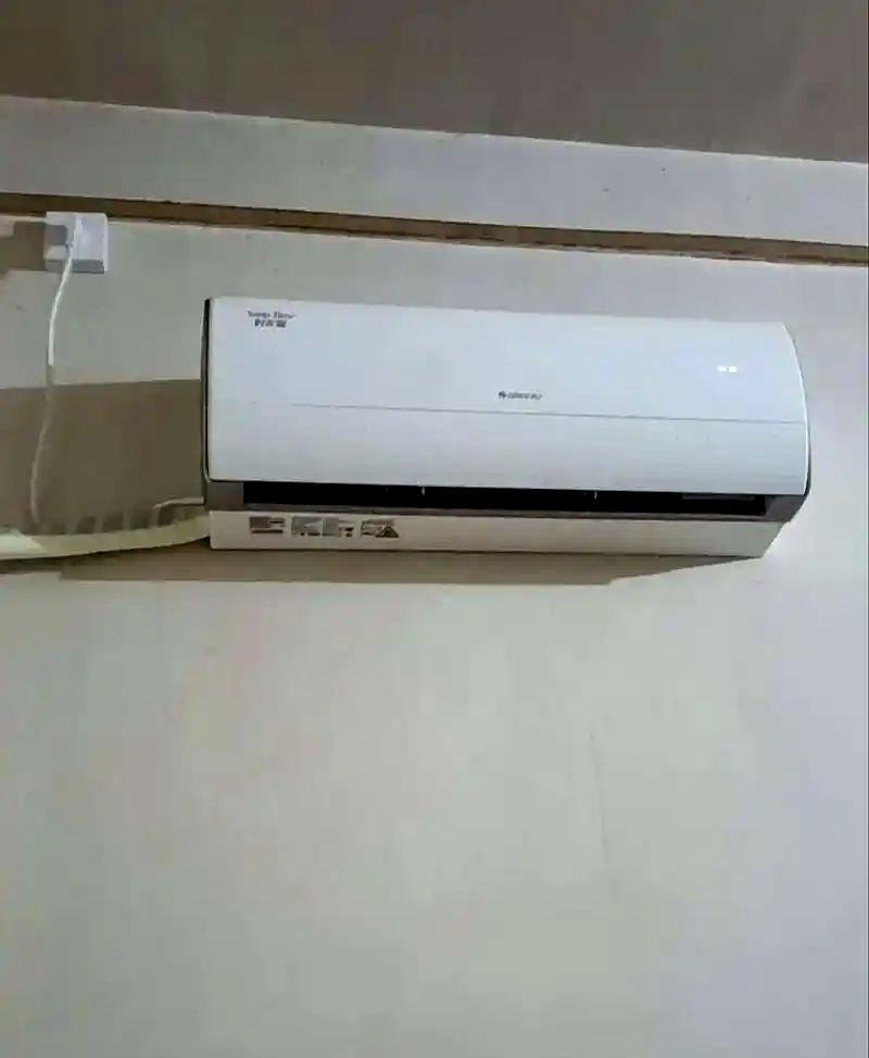 格力和美的作为国产品牌,表现都很出色。我家两款都装了，对比发现:美的设定26度时