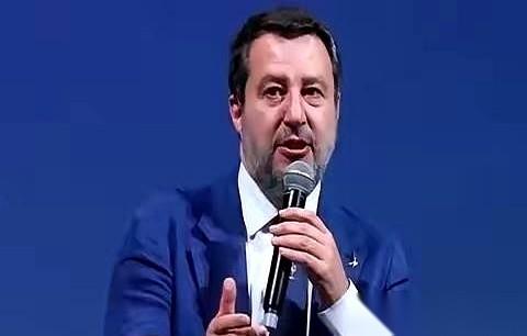 意大利副总理这话真够狠的，直接对着泽连斯基喊话：兄弟，你没得选了，要么是‘战败’