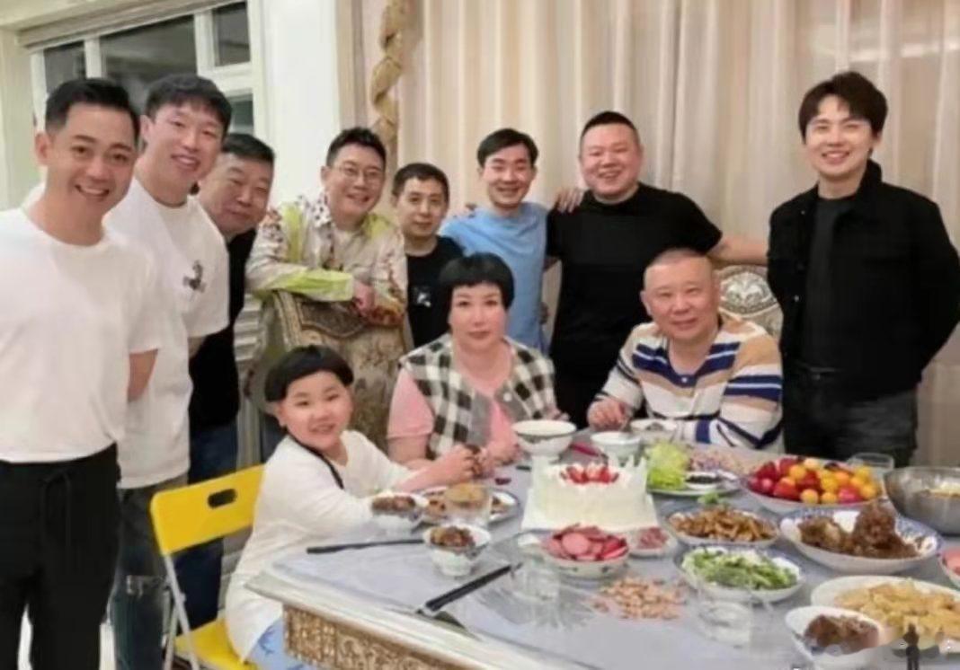 郭德纲为什么让郭麒麟也站着？​​​