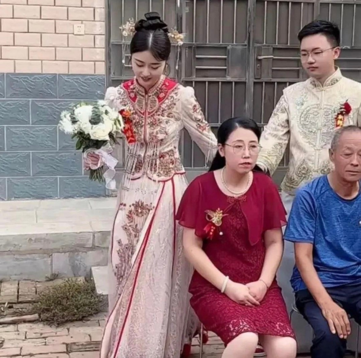 为什么全场最后新娘在笑啊