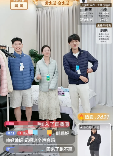 昨晚宇辉访谈结束有朋友以为他会回来跟新主播真真同屏直播新主播也来上播了一个