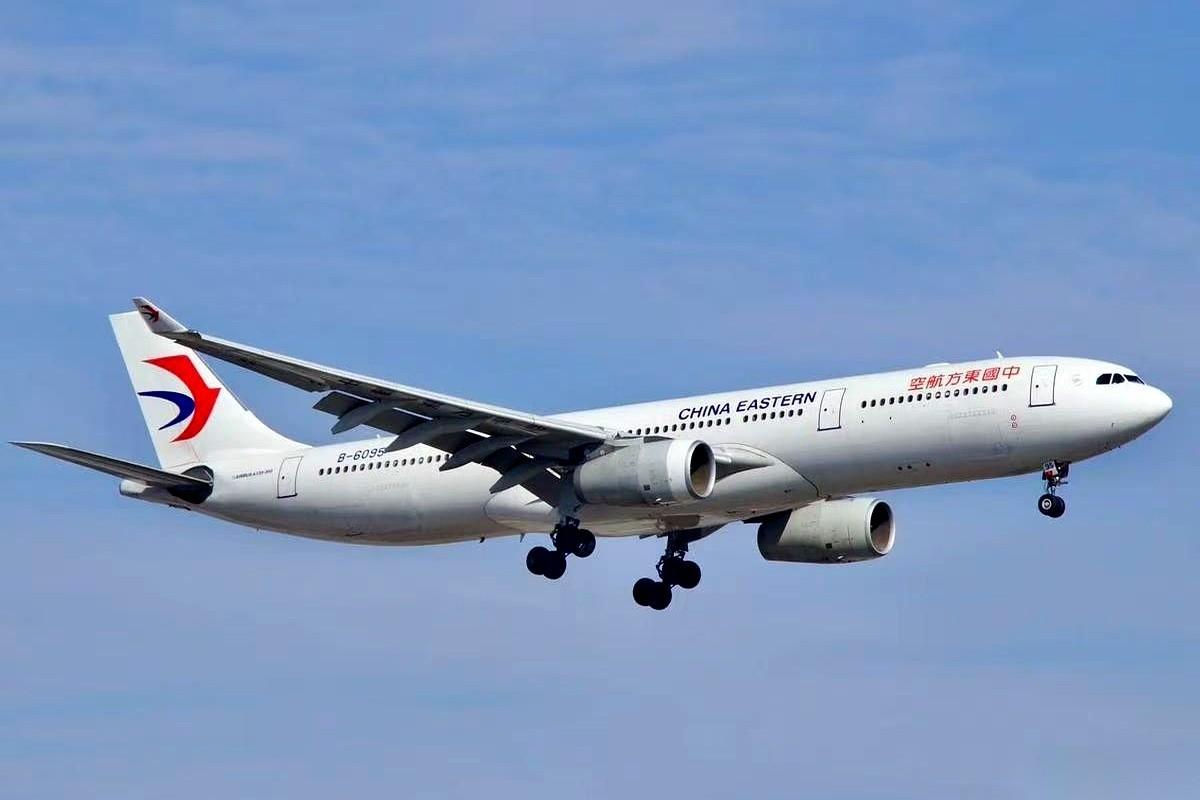 今年五一长假还没到，两个“反常”的数据已经把气氛顶到了脑门上。第一个反常在“住