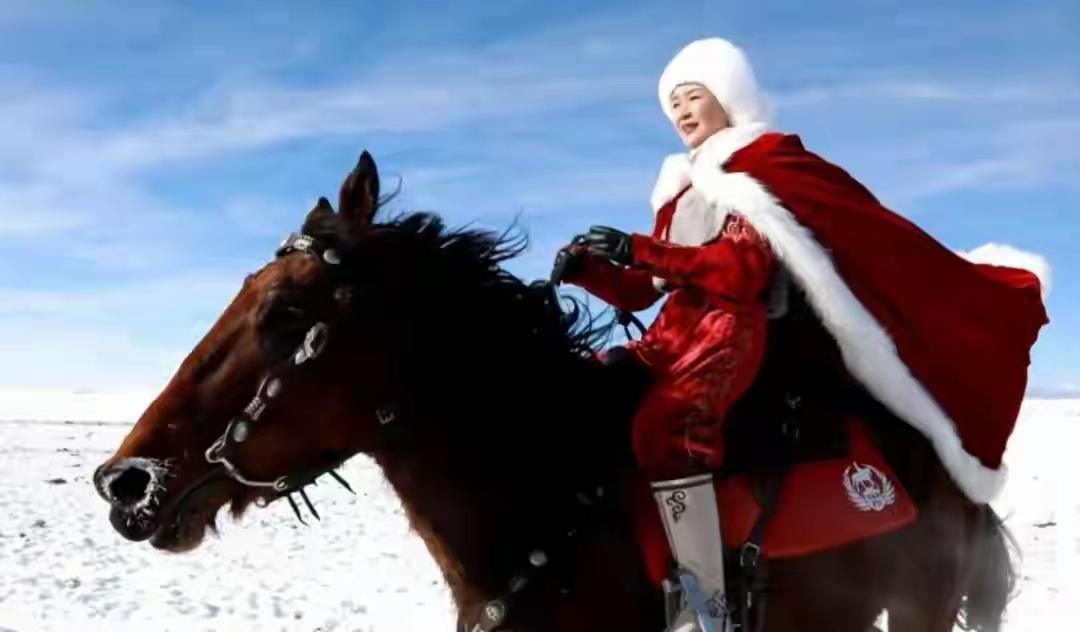她是造福一方的雪原神女！直播带货不收佣金，巨额打赏全部用于公益事业，百米高空的