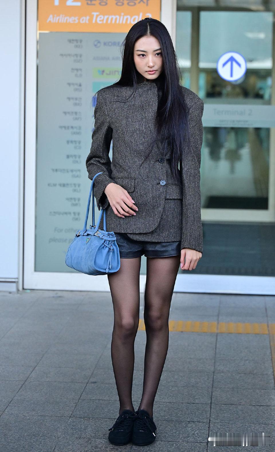 米兰男装周｜机场出发照Gawon——PRADA2026秋冬男装大秀又一位P