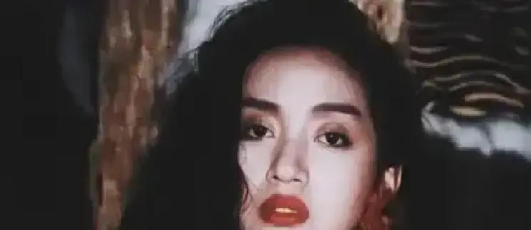 梅艳芳在确诊宫颈癌晚期后，做出的第一个决定不是躺进手术室，而是找人定制了一件拖尾长达二十米的白色婚纱
