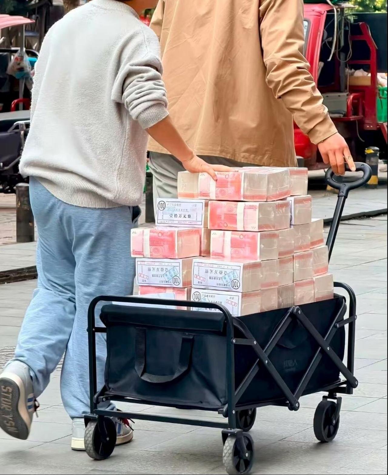 卫生纸我都不敢这么买，目测的话应该不少