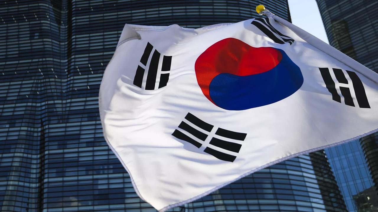 韩国让则连斯基失望了韩媒报道，近日泽连斯基在媒体公开喊话，请求韩国为乌克兰提供