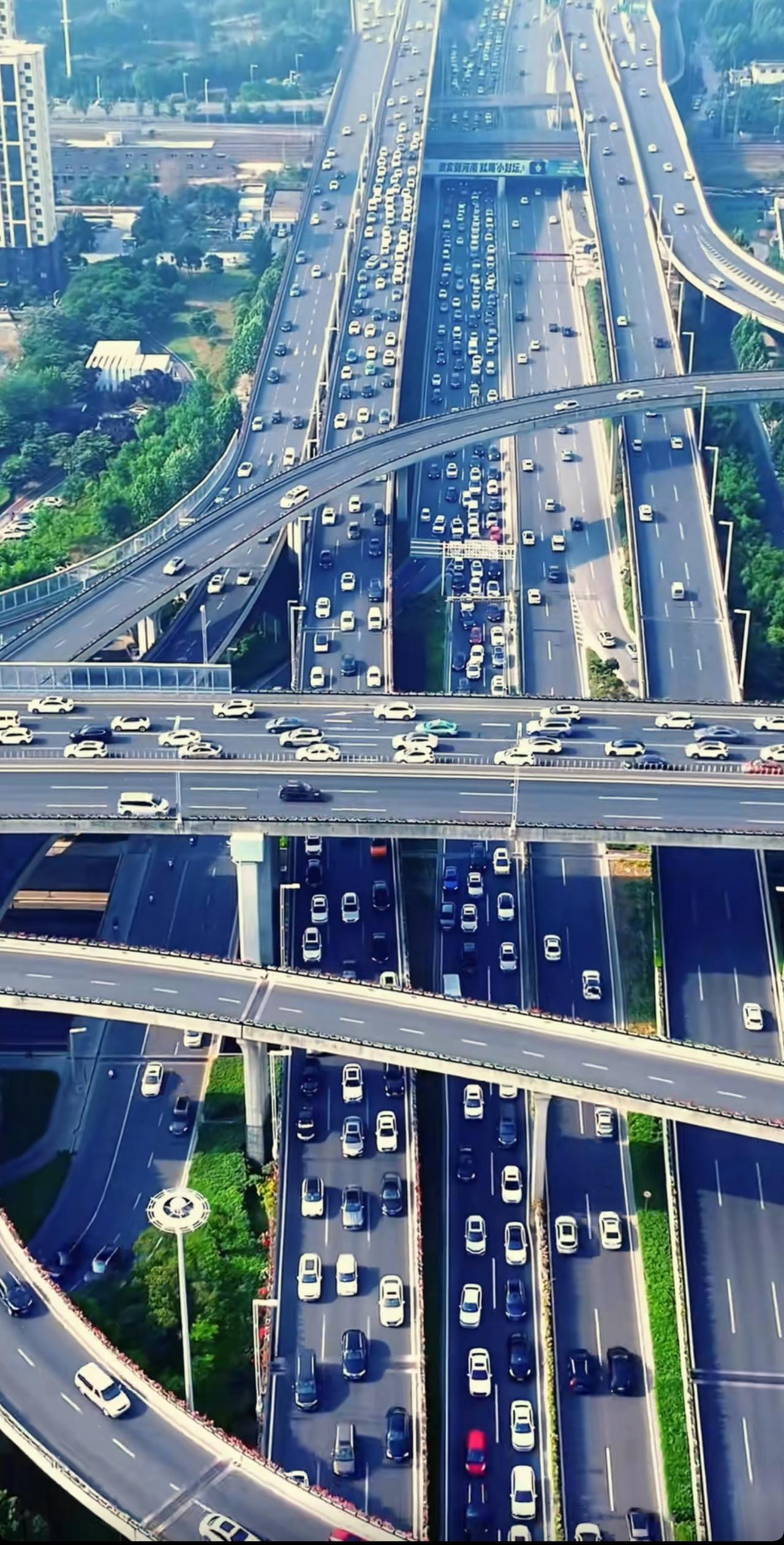 去了郑州才知道什么叫真正的快速路！作为中部大省河南的省会，除了合肥，