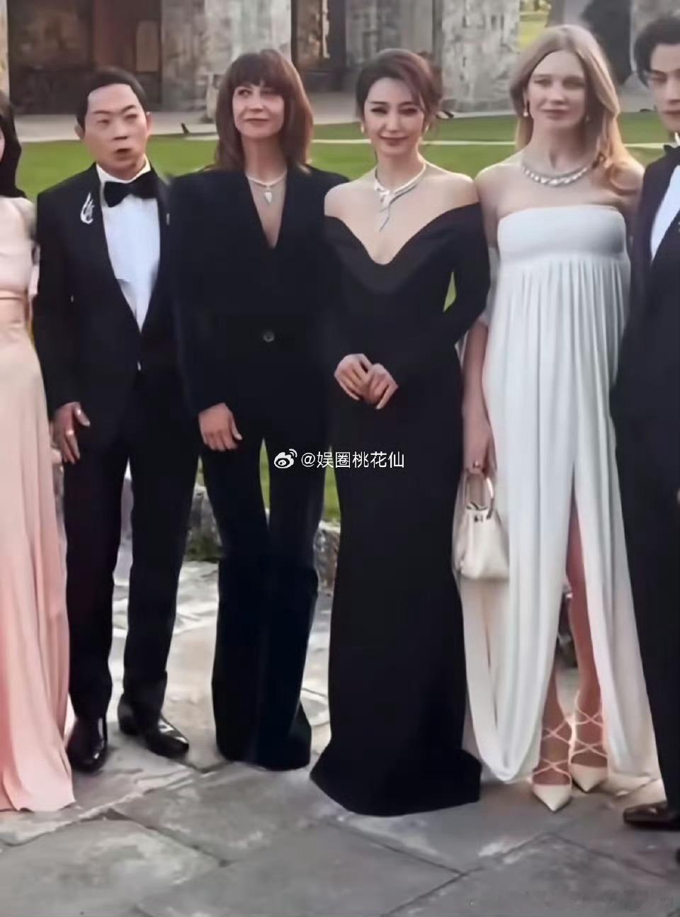 李冰冰苏菲玛索宋慧乔同框状态三位不同国家的女神同框，氛围感直接拉满，看完真心感慨