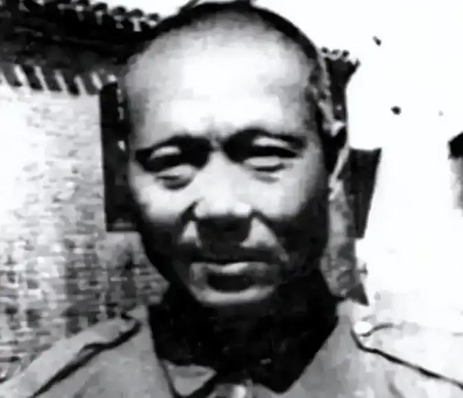 1956年，时任水利部部长的傅作义多次向中央提出释放陈长捷的请求，也数次前往功德