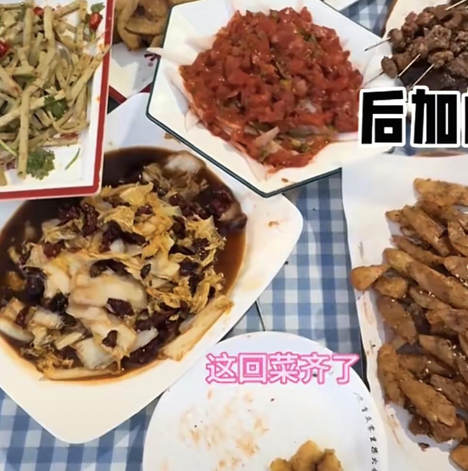 一顿饭竟然相差在59块，延安这一家餐馆把阴阳菜单玩的太溜了！有网友爆料说是延安